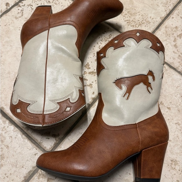 Vintage inspired Vegan Western Cowgirl Boots Brown & Cream - Retro Rodeo Style - Picture 2 of 13